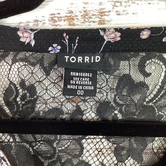 TORRID SIZE 00 10 L BLACK FLORAL TOP LACE SPRING BLOUSE SUMMER HIGH LOW GUC - Picture 15 of 16